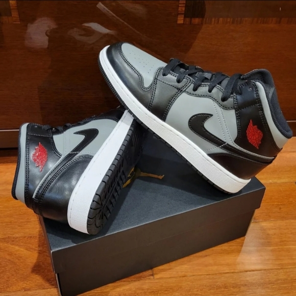 New Nike Air Jordan 1 Mid "Shadow" Kids Sneakers - Picture 2 of 10